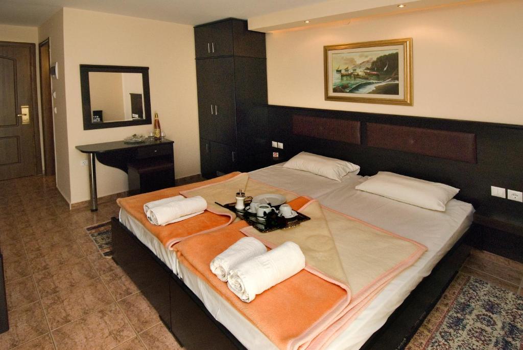 Hotel Dias Olympiakí Aktí Dış mekan fotoğraf
