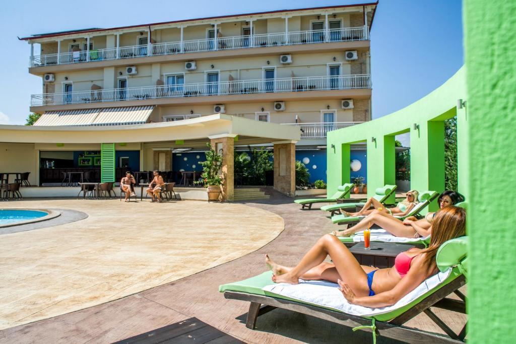 Hotel Dias Olympiakí Aktí Dış mekan fotoğraf